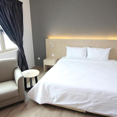 Summit Signature Hotel Batu Pahat Exterior foto