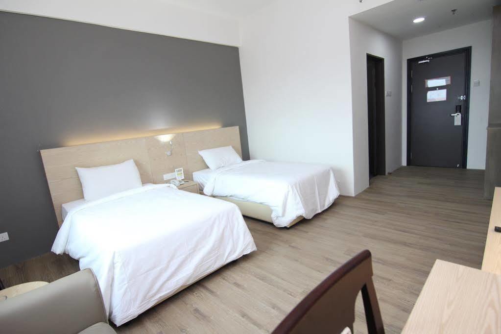 Summit Signature Hotel Batu Pahat Exterior foto